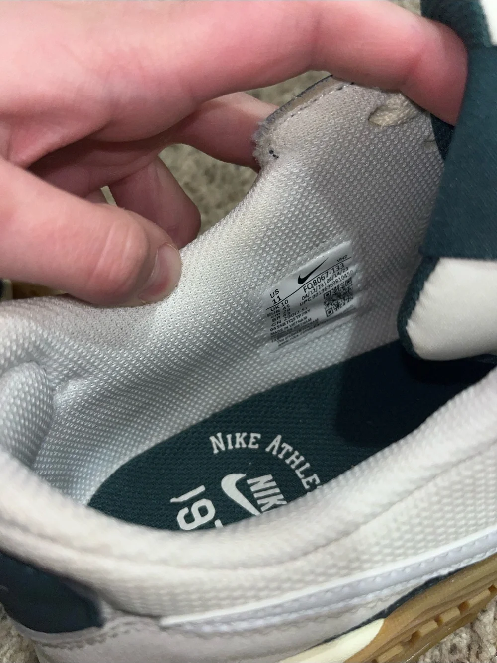 Nike Low-Top Air Max Sneakers in White, gray & Green